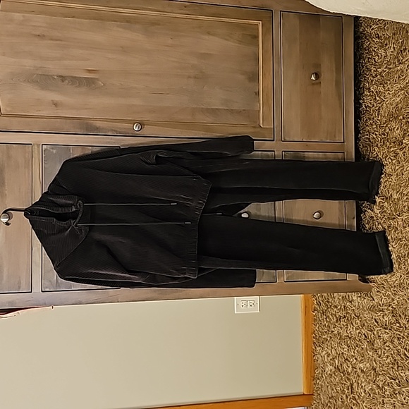 Ugg - Picture 1 of 9